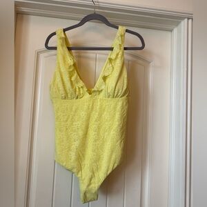 Andie Yellow swimsuit with Plunging V-Neckline NWT size Large